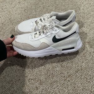 NIKE AIR MAX SYSTM SNEAKER